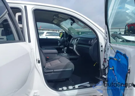 2018 Toyota Tundra Sr5 5.7L V8 z USA, uszkodzony, nr VIN 5TFDW5F12JX735228